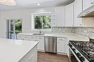 9 Sagebrush Ct, Streamwood, IL 60107 - Photo 6