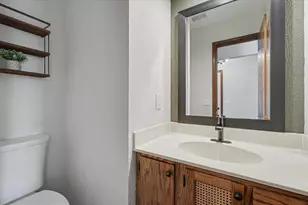 1212 Lancaster Dr, Champaign, IL 61821 - Photo 6