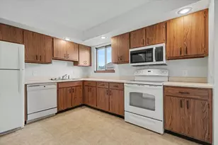 1212 Lancaster Dr, Champaign, IL 61821 - Photo 14