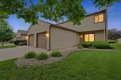 1212 Lancaster Drive #1212, Champaign, IL 61821 - Photo 2