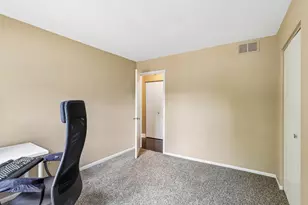 442 Harbor Dr, Carpentersville, IL 60110 - Photo 20
