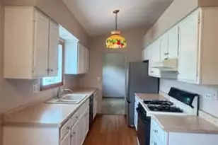 300 Aster Ct, Aurora, IL 60504 - Photo 4