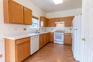 1944 Woodhaven Dr, Bartlett, IL 60103 - Photo 10