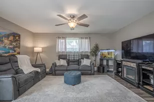 100 Fairwood Dr, Bolingbrook, IL 60440 - Photo 4