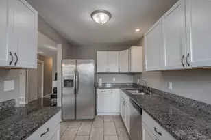 100 Fairwood Dr, Bolingbrook, IL 60440 - Photo 8