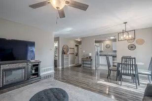 100 Fairwood Dr, Bolingbrook, IL 60440 - Photo 6