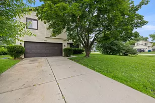 983 Valleyview Dr, Bartlett, IL 60103 - Photo 2