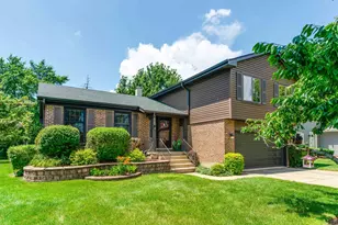 820 Long Meadow Dr, Schaumburg, IL 60193 - Photo 2