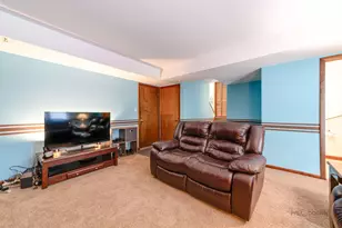 820 Long Meadow Dr, Schaumburg, IL 60193 - Photo 20