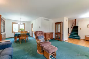 820 Long Meadow Dr, Schaumburg, IL 60193 - Photo 8