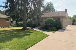 634 Babetta Ave, Park Ridge, IL 60068 - Photo 2