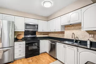 2 Oak Brook Club Dr, Oak Brook, IL 60523 - Photo 6