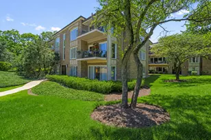 2 Oak Brook Club Dr, Oak Brook, IL 60523 - Photo 22