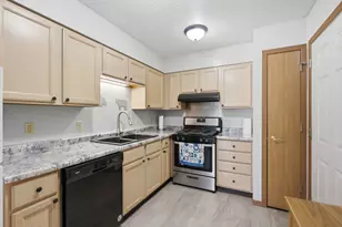 905A Coventry Ln, Sterling, IL 61081 - Photo 10