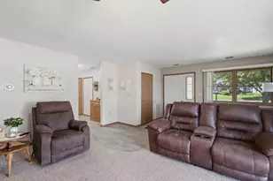 905A Coventry Ln, Sterling, IL 61081 - Photo 8