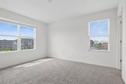 2111 Yellowstone Boulevard, Mundelein, IL 60060 - Photo 10
