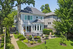 1050 Spruce St, Winnetka, IL 60093 - Photo 2