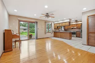 404 Clayton Dr, Watseka, IL 60970 - Photo 10