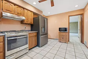 404 Clayton Dr, Watseka, IL 60970 - Photo 6
