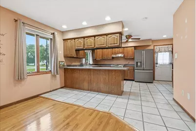 404 Clayton Drive, Watseka, IL 60970 - Photo 8