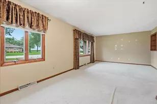 404 Clayton Dr, Watseka, IL 60970 - Photo 12