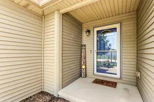 905 Bluegrass Ln, Champaign, IL 61822 - Photo 8