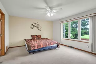 13033 Springhill Dr, Winnebago, IL 61088 - Photo 12