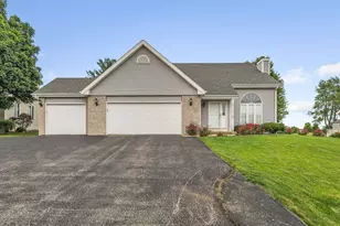 13033 Springhill Dr, Winnebago, IL 61088 - Photo 2
