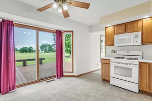13033 Springhill Dr, Winnebago, IL 61088 - Photo 10