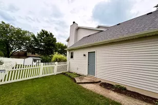 300 Savoy Dr, Shorewood, IL 60404 - Photo 4
