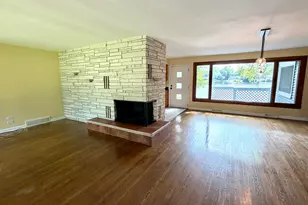 33517 N Greentree Rd, Grayslake, IL 60030 - Photo 2