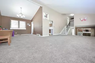 1413 N Burning Bush Ln, Mount Prospect, IL 60056 - Photo 4