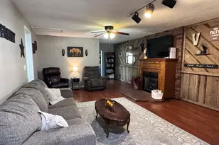203 W Poplar St, Odin, IL 62870 - Photo 14