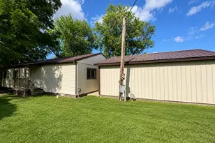 203 W Poplar St, Odin, IL 62870 - Photo 4