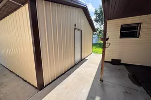 203 W Poplar St, Odin, IL 62870 - Photo 8