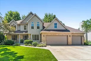 216 Willowwood Dr, Oswego, IL 60543 - Photo 2