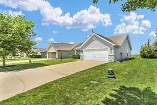 404 Lauterbur Ln, Champaign, IL 61822 - Photo 2