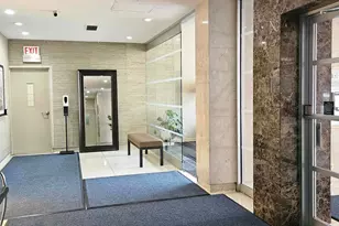 555 W Cornelia Ave, Chicago, IL 60657 - Photo 2