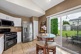 2366 Coral Cove, Elgin, IL 60123 - Photo 6