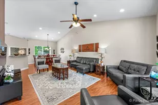 2366 Coral Cove, Elgin, IL 60123 - Photo 2