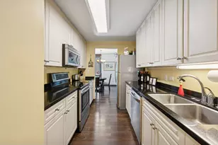70 W Huron St, Chicago, IL 60654 - Photo 6