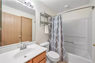 401 Evergreen Cir, Gilberts, IL 60136 - Photo 24