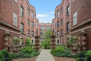 926 W Ainslie St, Chicago, IL 60640 - Photo 2