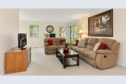 201 Maplebrook Court #Z1, Schaumburg, IL 60194 - Photo 2