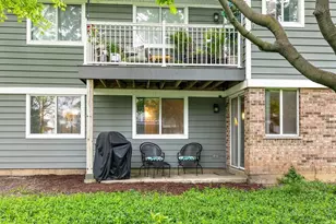 201 Maplebrook Ct, Schaumburg, IL 60194 - Photo 10