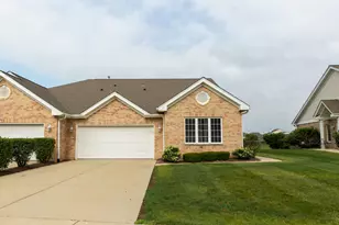 11432 Foxwoods Dr, Oak Lawn, IL 60453 - Photo 2