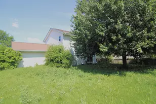 387 Shay Dr, Rockford, IL 61107 - Photo 2