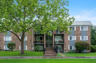 1627 N Windsor Dr, Arlington Heights, IL 60004 - Photo 1