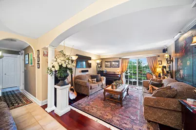 1627 N Windsor Drive #305, Arlington Heights, IL 60004 - Photo 2