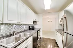 1555 N Sandburg Terrace, Chicago, IL 60610 - Photo 16